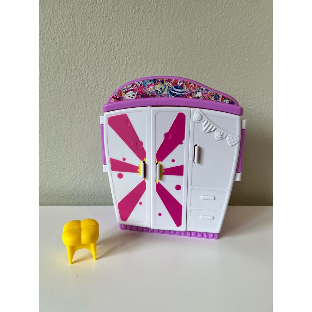 Shopkins Style Me Wardrobe Fashion Playset and chair